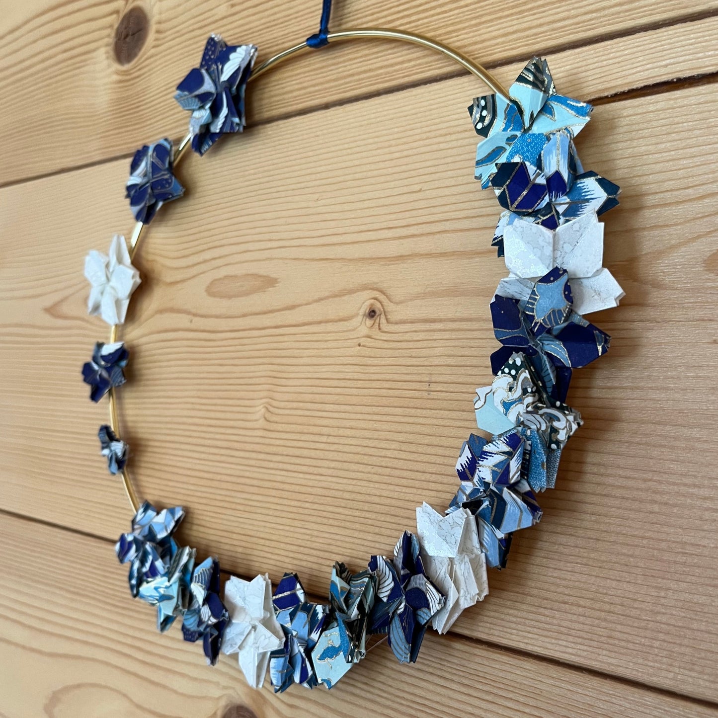 Suspension murale fleurs de cerisier - bleu & blanc