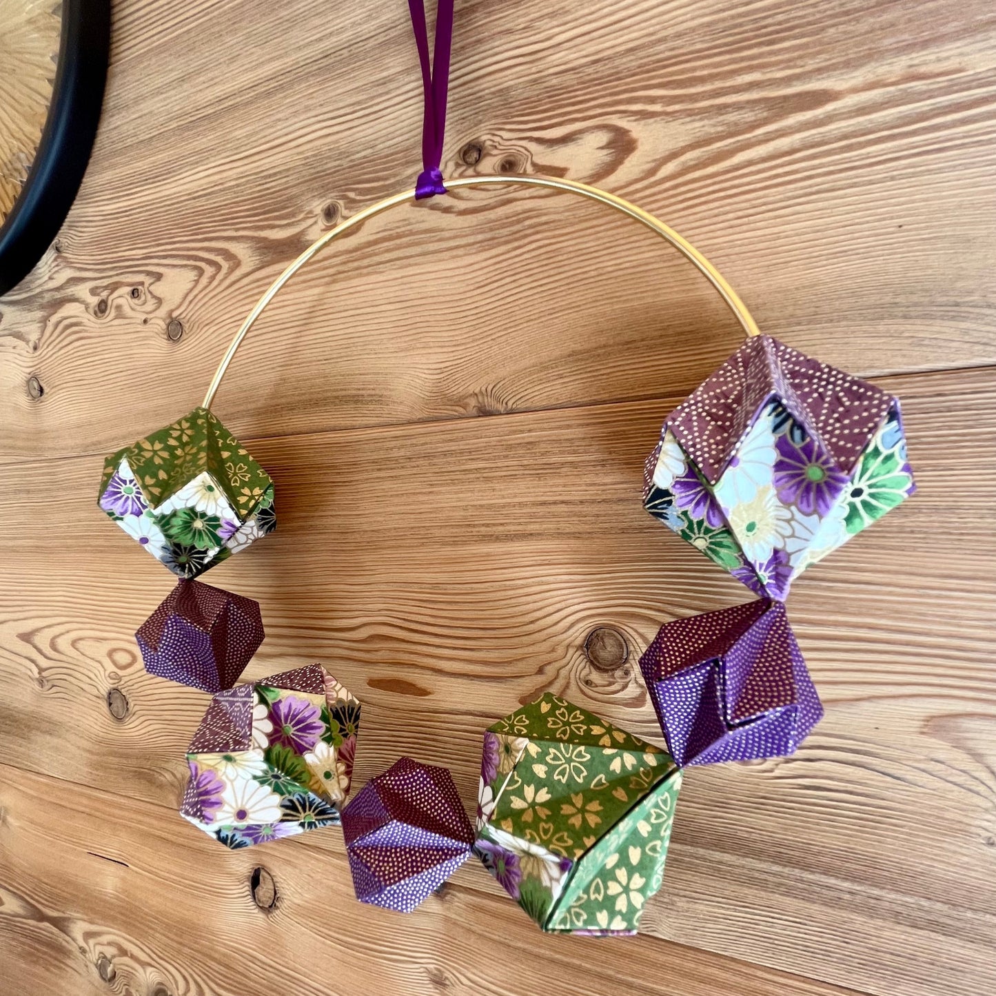 Suspension aérienne - dégradé de violet & vert